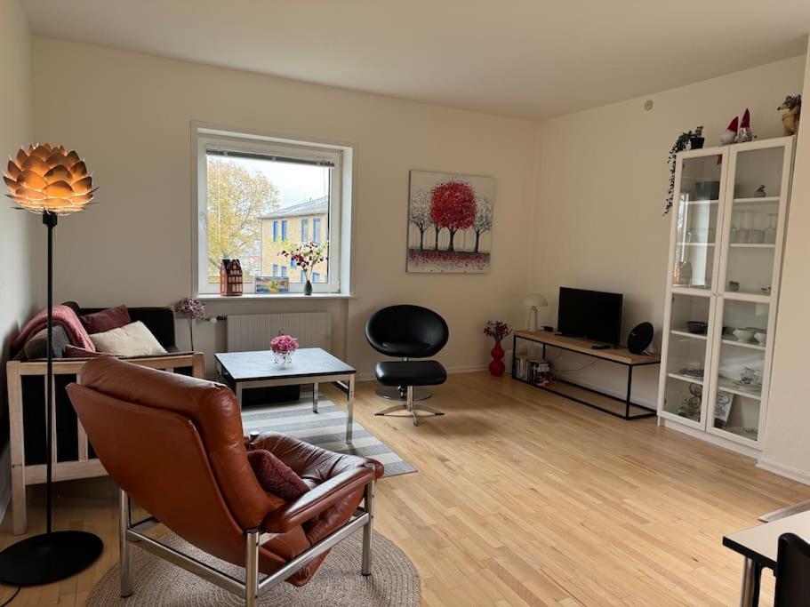 Stor Og Lys Lejlighed I Hjertet Af Holstebro Ngoại thất bức ảnh